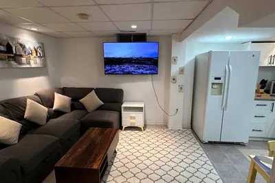 Image de The Staycation Spot of 6ix\n\nCome stay in Modernised Home with all amenities