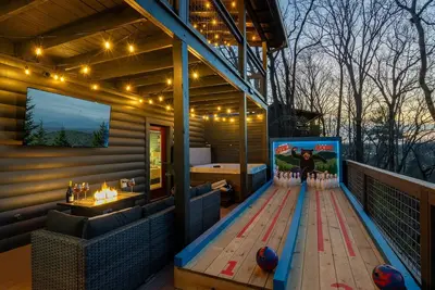 Image de Epic Game Room, Outdoor Bowling, Hot Tub, Fire Pit, Location