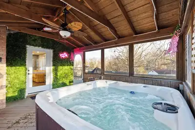 Image de Luxury Home. Hot-tub, close to Iad & Hylton Pac.
