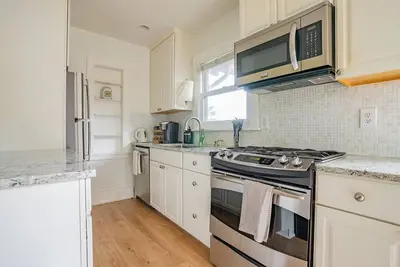 Image de Storybook Cottage Retreat - Walkable West Seattle