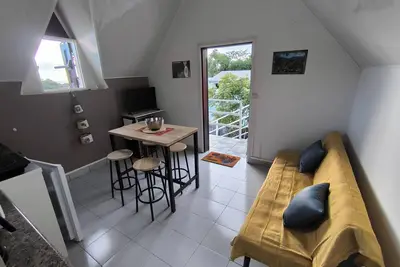 Image de Ti Kaz Lavie entre océan, montagne et rivières\nLe Sud Sauvage de la Réunion