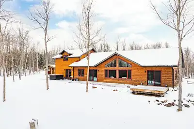 Image de Spacious 5-Bedroom Home with Stunning Views & Privacy, 10 Miles from downtown