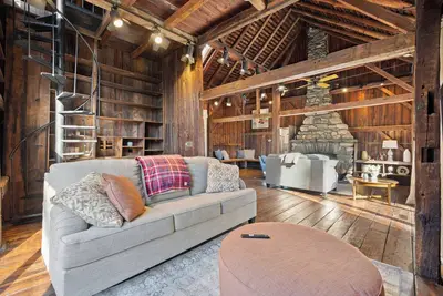 Image de 4-bedroom Barn house with WiFi, Fireplace, Firepit, Bbq Grill by hiking trails