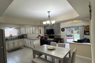 Image de Spacious & Charming 3-bedroom house with WiFi, Ac, Netflix