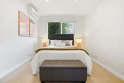 Image de Self Contained Unit in Central Location