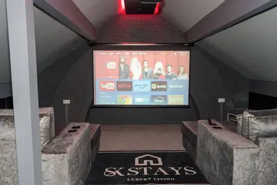 Image de Sk Stays Luxury Home Jacuzzi Bath & Cinema Room V. I. P