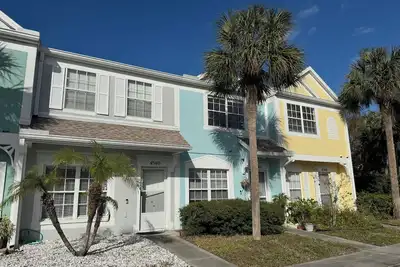 Image de Charming 2-bedroom Key West style townhome with pool! Lakefront Serenity