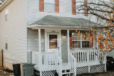 Image de Spacious 3-Bedroom, 1. 5-Bath Home in Central Maryland with Screened Porch & More