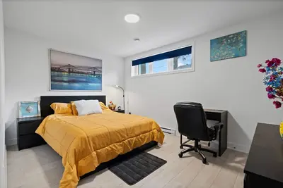 Image de Chic Condo! 15 Mins from Downtown Montreal: Pool and Bbq