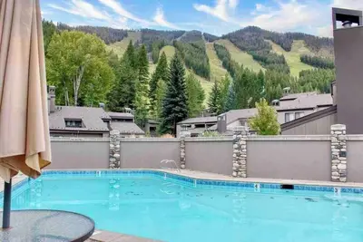 Ski-in/Ski-out to Baldy + Outdoor Pool
