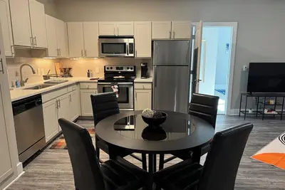 Image de Charming 1-bedroom apartment in superb Addison with WiFi & a ton of amenities!