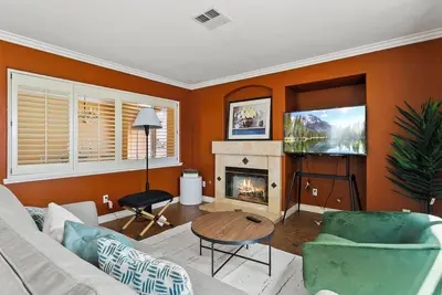 Image de Cozy 4br Retreat｜Fully Equipped Kitchen, Patio & Pet-Friendly｜FlexibleLease#41817