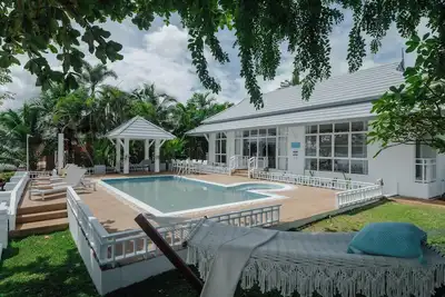 Image de Absolutely Beach Front with Amazing View 4 Bedrooms Villa Rawai Beach, Phuket