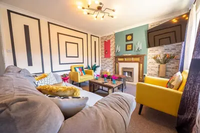 Kingsholm Sunny Vibes: 2 Bedrooms, Stadium, Free Parking, Garden