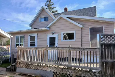Image de Snowmobile, Utv trails, Fishing in a charming 3-bedroom house in Republic