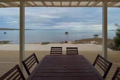 Image de Absolute Beachfront Property