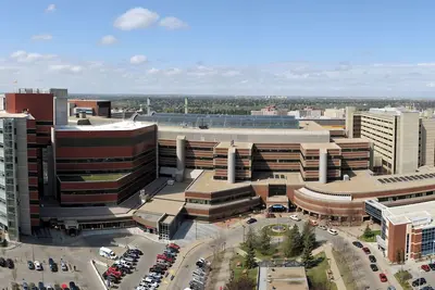 Image de Cozy 5br, Steps to University of Alberta, Hospital, Whyte Ave, River Valley