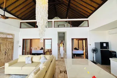 Image de Oceanfront | Infinity Pool | Luxury 3 Bdrm