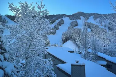 Cozy Spacious Warm Springs Condo next to World Cup Action