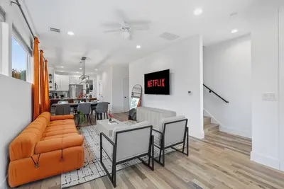 Image de Spacious 4bd Stay, 5 Mins to Dt, Stunning Location!