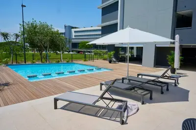 Image de Central: 2-bedroom apartment in Umhlanga, near beach, malls, and restaurants.