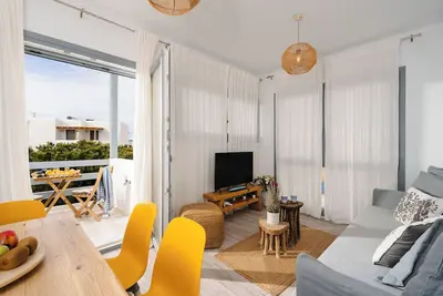 Image de Yara Apt 40m from the Beach Jacuzzi & Rooftop