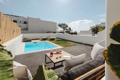 Image de Villa Karla – Beachside Bliss in Agios Prokopios