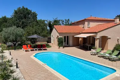 Image de Villa Méditerranée avec piscine privée chauffée et boulodrome, mer et lac à 12km