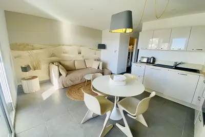 Image de Magnifique T2 Cabine avec terrasse et parking proche Plage (219)