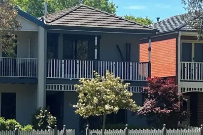 Image de Cosy and convenient townhouse in Lynbrook.