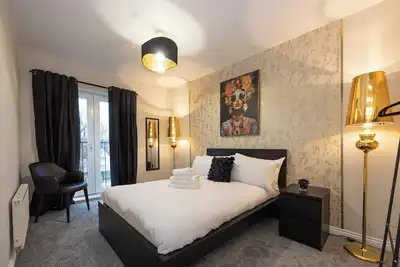 Image de Stylish Apartment w/ Secure Parking & Fast WiFi