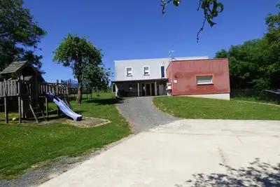 Grand gîte moderne tout confort, piscine couverte intégrée et espace Bien-être