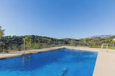 Image de Winter Deal: Luxury Apartment with Terrace and Mountain Views Near Beach