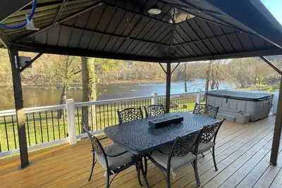 Image de Riverfront 3-bedroom house