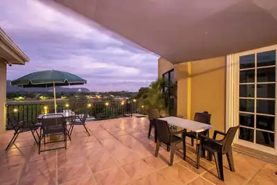 Image de 2-bedroom apartment in welcoming Jaco with WiFi, Ac