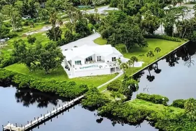 Image de Coral Creek Cottage, minutes from Boca Grande. 3br with dock and access to gulf