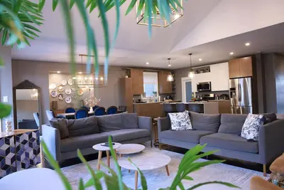 Image de This quiet neighbourhood is great place to relax and enjoy the peace and quiet.