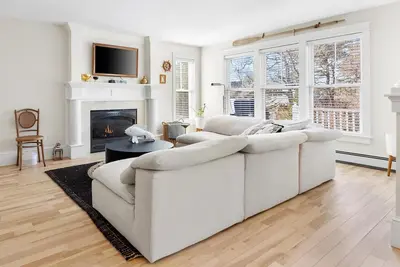 Image de Walk to Water! Shoestring Bay Views, Kayaks & Gardens