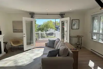 Image de The Boathouse: Riverfront cottage located across from vibrant Ipswich Town Wharf