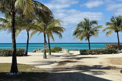 Image de Luxury 3-Bedroom Condo in Bimini with Stunning Views & Modern Amenities