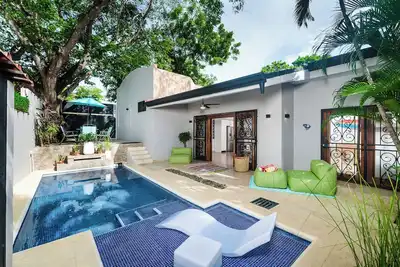 Image de Spacious 5-bedroom Private house with pool, steps from the beach in Tamarindo.