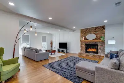 Image de Luxury Home in Brookhaven Atlanta with Pool Table for 30+ Days stays