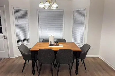 Image de Southern Charm Oasis!