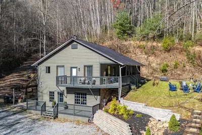 Image de Gummy Bear Lair - Cozy cabin nestled in the Smokys near Gatlinburg/Pigeon Forge!