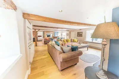 Image de Stunning Character Property with Hot tub