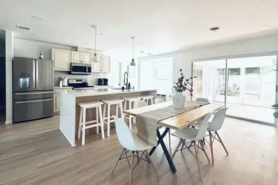 Image de Renovated 3-bedroom house with new heated pool