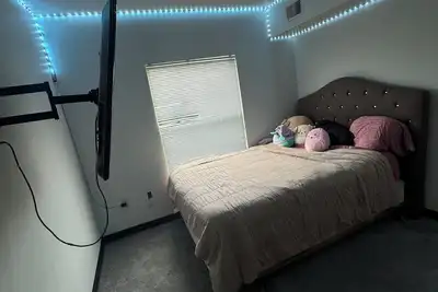 Image de 3-bedroom townhome in brilliant Detroit with WiFi, Ac