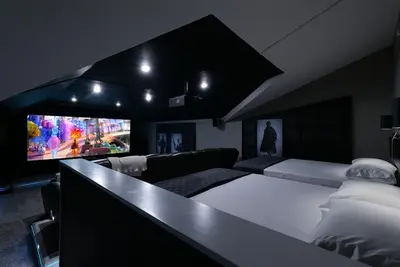 Image de Royale Cinema Retreat - Theater, Games, Lounge