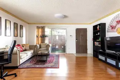 Image de Pet allowed/close golf course, Dtla, Pasadena # 1\n\n