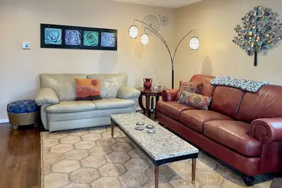 Image de Live+Play+Work in Midtown Bend - Pet-Friendly!